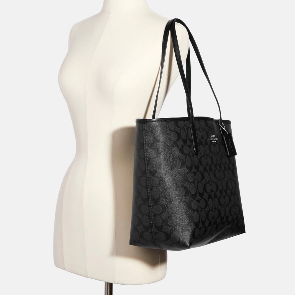 Coach City Tote in Signature Canvas
